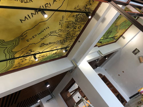 济南葡萄干红酒公司天顶地图复古手绘墙作品