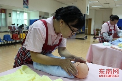 厦门第二届家庭服务职业技能比赛 月嫂亲和力成比拼焦点