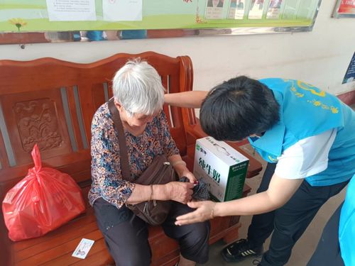 跋山涉水四小时救援受困人员，厦门月嫂以专业服务温暖人心